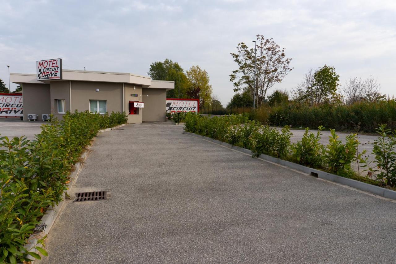 Motel Circuit Drive Cingia De' Botti Buitenkant foto