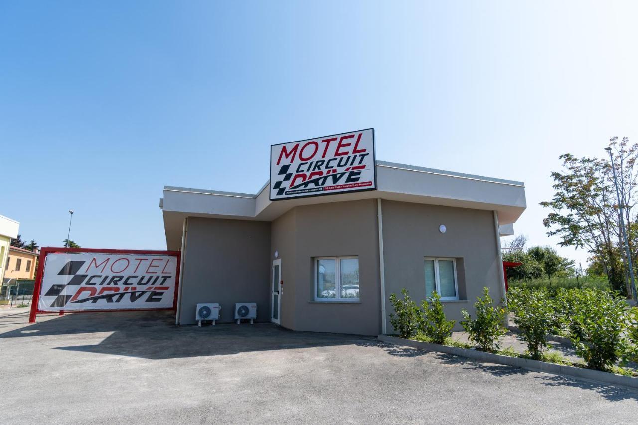 Motel Circuit Drive Cingia De' Botti Buitenkant foto